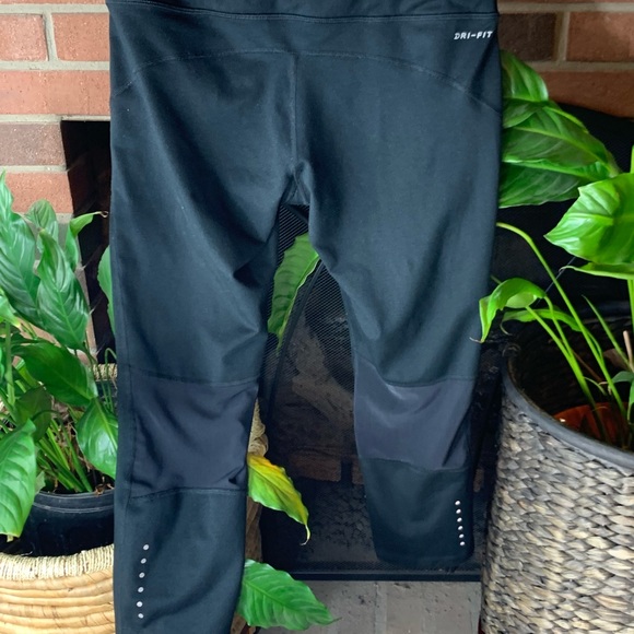 M Nike Dri-Fit black cropped fitness pants - Picture 3 of 8